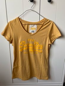Superdry t-shirt / top for women / ladies in very good condition. Size M