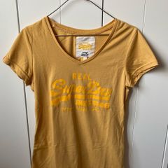 Superdry t-shirt / top for women / ladies in very good condition. Size M