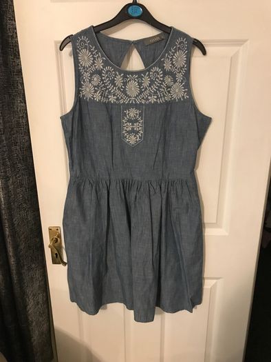 Oasis dress