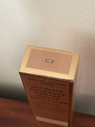 Revolution concealer with hyralonic acid and collagen in shade c3 - New