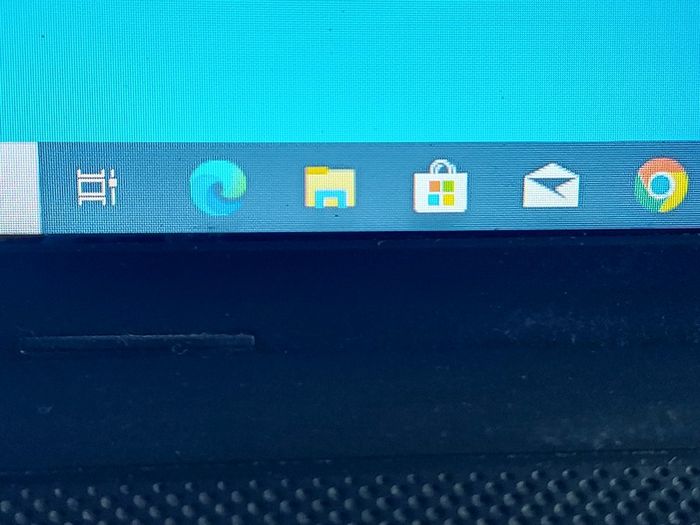 Toshiba Satellite Model C50-A-16C, Intel Pentium CPU B960, 2.2 GHz, 6GB Ram, 1 Terrabyte HDD, Microsoft Edge, Chrome, and VLC