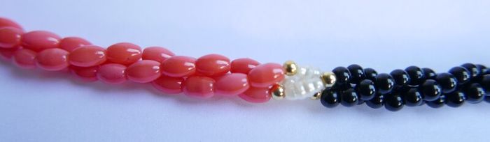 Vintage Red and Black Corals length 23,5"