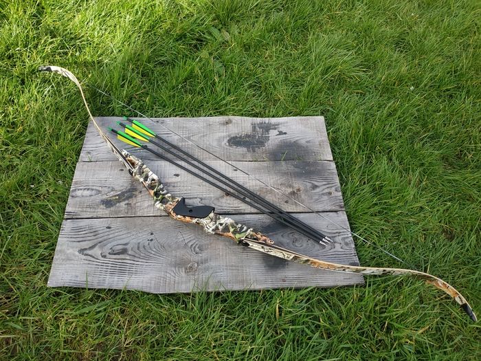 Archery Bow, 64" Recurve, ILF Limbs (30, 40, 50 lbs), +3x carbon arrows