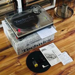 Technics SL1200 MK5