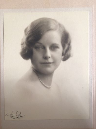 Price drop Rare Vandyke Signed photograph of woman