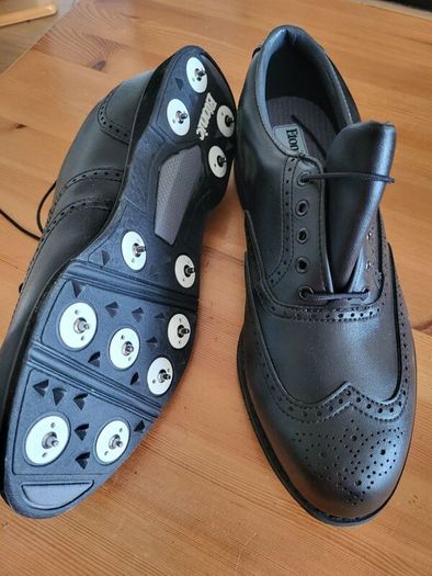 Golf shoes