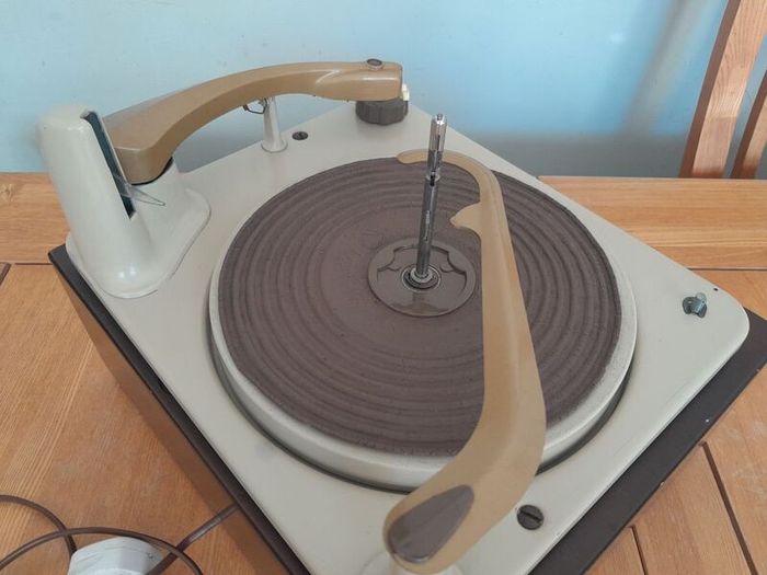 Monarch Four Record Player, 1950's, vintage, antique, collectable, 50's, display, curio.