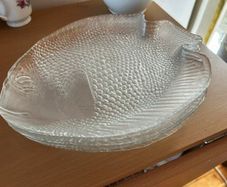 Fish shaped serving plates