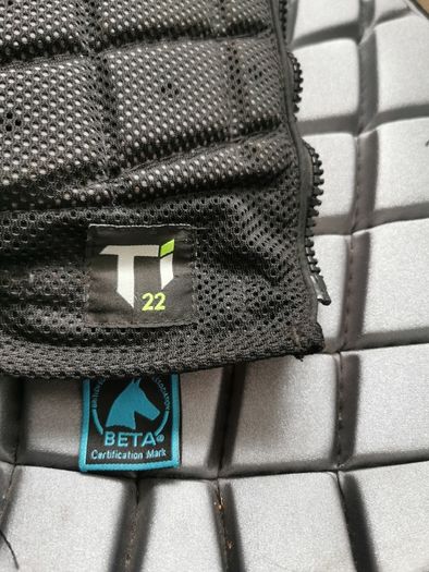 Back brace (back protector)