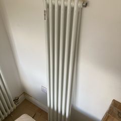 Vertical column radiator