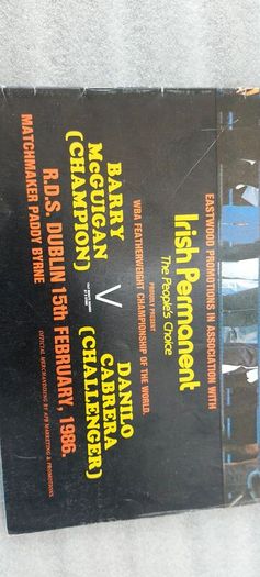 2 x boxing programmes,, Barry mcguigan fight 15th February 1986  R.D.S dublin ,and Steve Collins fight,9 September 1995 Cork, , 2 x irish boxing champions,,2 x legends of irish boxing...