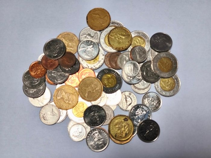 Canadian Coin Mixed Approx 70 Coins Canada Dollars Toonie