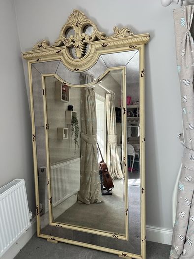 Floor standing mirror