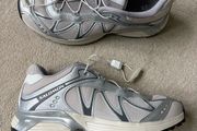 Salomon xt-whisper in grey. Size 5.5