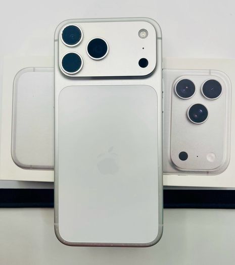 iphone 17 Pro Max Silver 256 GB " Mint "