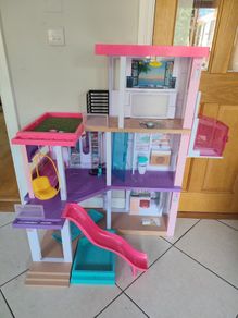 Barbie dreamhouse