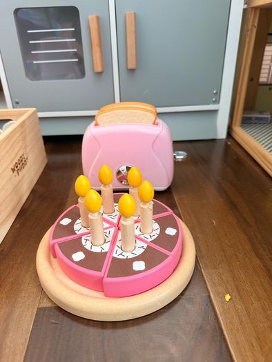 Wooden kids kitchen plus accessories - mint condition