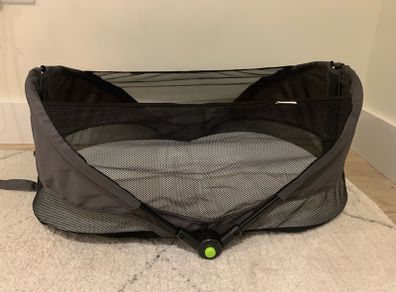 Munchkin foldable travel cot