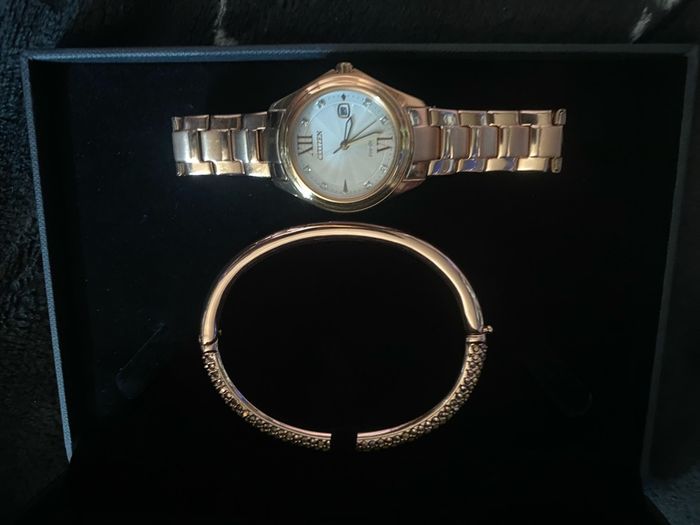 Citizen Eco drive solar battery Watch with bracelet brand new