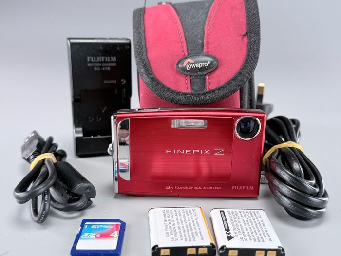 Fuji FinePix Z10 FD Red 7MP 3x Zoom  Digital Camera