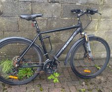Bike, hydrolic breaks, lock and helmet included