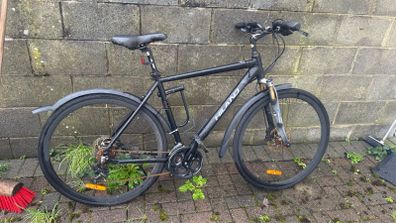 Bike, hydrolic breaks, lock and helmet included