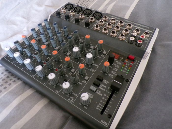 Behringer Xenyx 1202SFX Mixer
