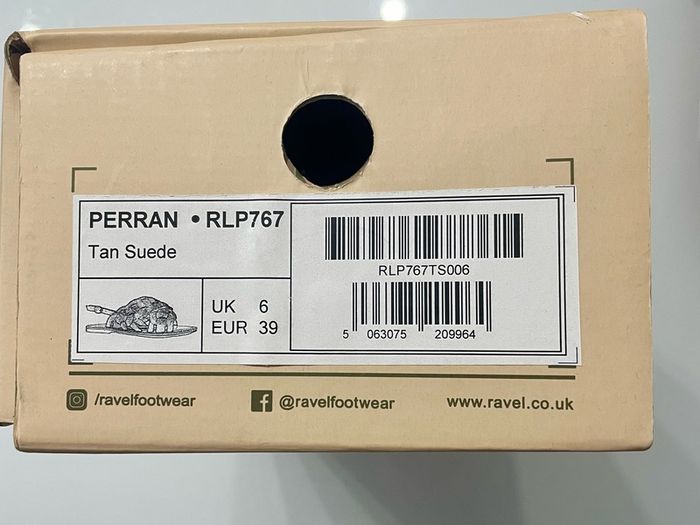 NEW: Tan Suede Sandals ( Size 6)