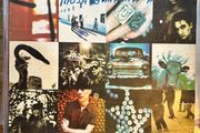 Selling off my rare Y2 Zimbabwe collection. Achtung baby. Vinyl is good with scuff marks and light scratches. Sleeve is vg which is excellent for a Zimbabwe release as made from recycled paper