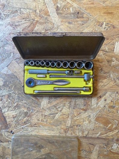 Vintage DECO 1/4" socket set