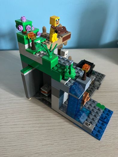 Lego Minecraft Skeleton Dungeon