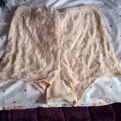 Miss Selfridges - Beige Cream Scallop Beading Vintage Style Shorts