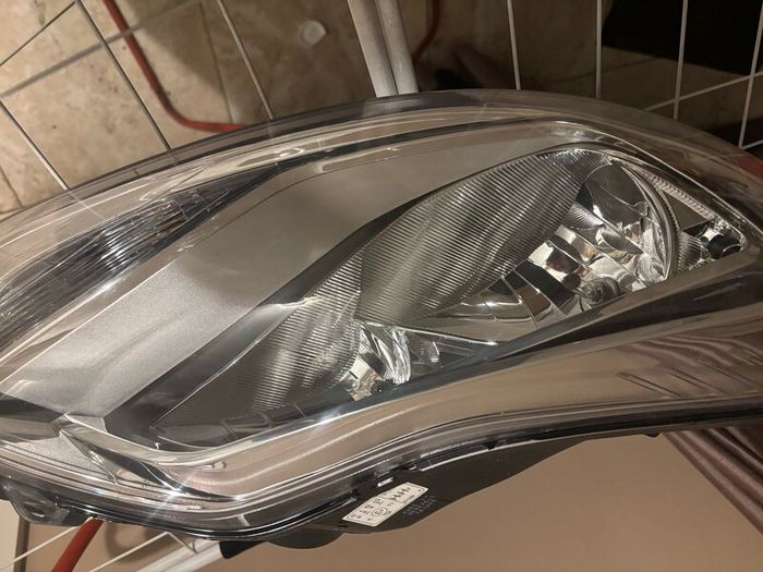 12 Ford Focus Headlight