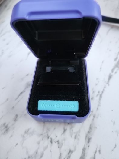 BITZEE - batteries not included but working. No instructions, available online!