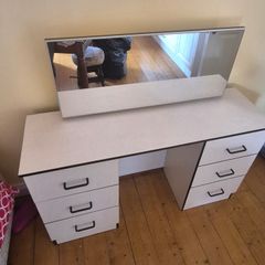 unit with mirror