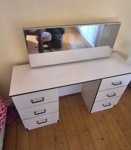 unit with mirror
