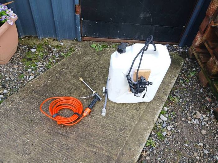 12 v power washer