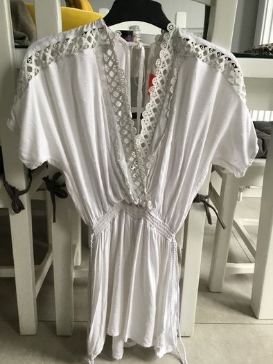 Ladies white play suit/ beach wear. Size 8/10 River Island