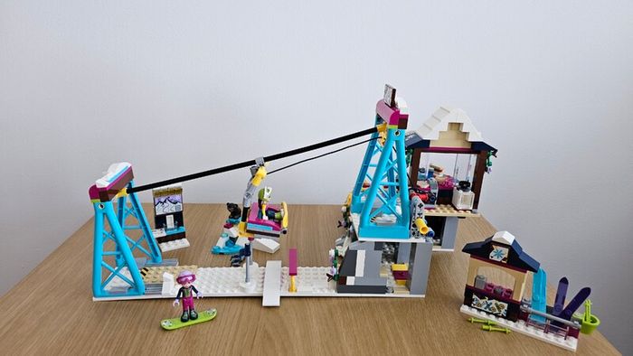 Lego Friends Snow Resort Ski Lift (41324)