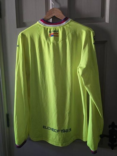Football shirts (10 shirts all size M)