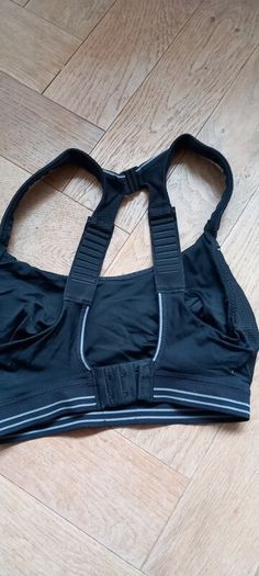 Shock Absorber Sports Bra 32D