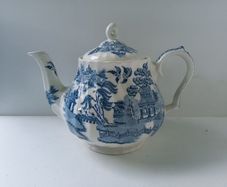 SADLER 'Blue Willow' Teapot