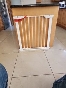 Noma Flat Step Stair Gate
