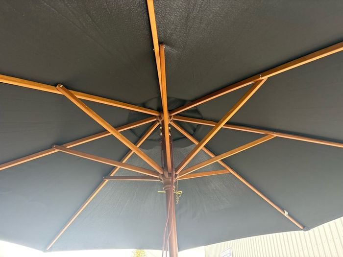 Diameter 3m Solid hardwood Garden Parasol with heavy-duty Base