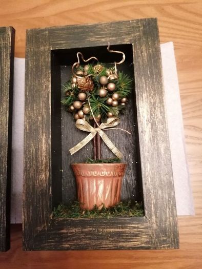 Decorative Wall Plaques Pair