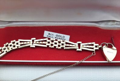 9ct gold vintage gate bracelet