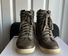 DKNY wedge trainers - sz 6