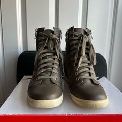 DKNY wedge trainers - sz 6