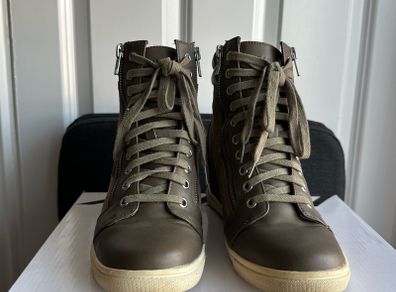 DKNY wedge trainers - sz 6