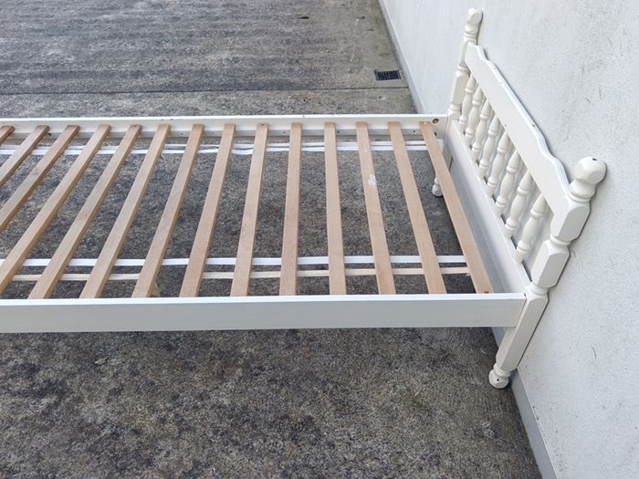 Single bed frames
